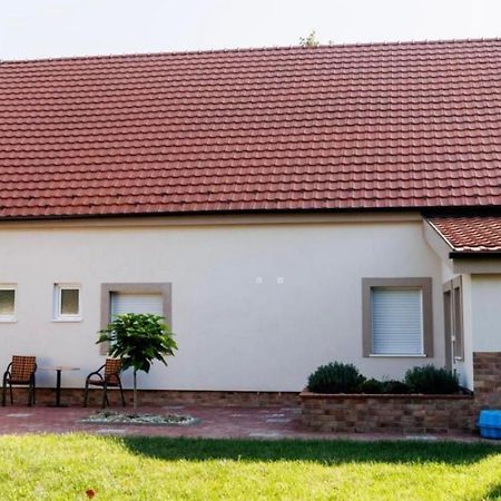 Kollar D Guest House - Prenociste Rooms Суботица Екстериор снимка