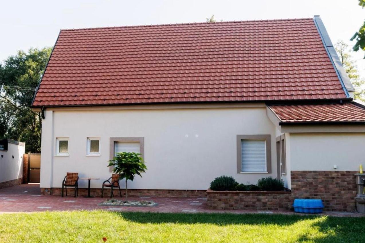 Kollar D Guest House - Prenociste Rooms Суботица Екстериор снимка